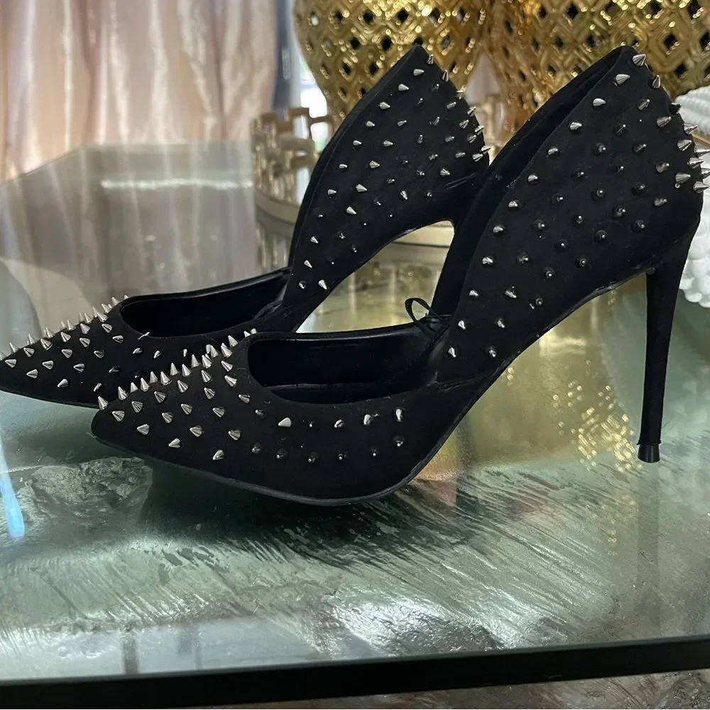 New Daisie-S Black Suede Studded Pumps Size 5.5